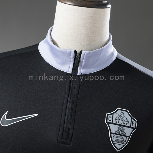 Camiseta Elche 2023/24 Entrenamiento — detalle escudo