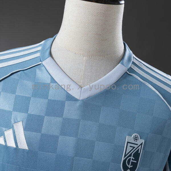 Camiseta Granada 2024/25 Tercera — detalle escudo
