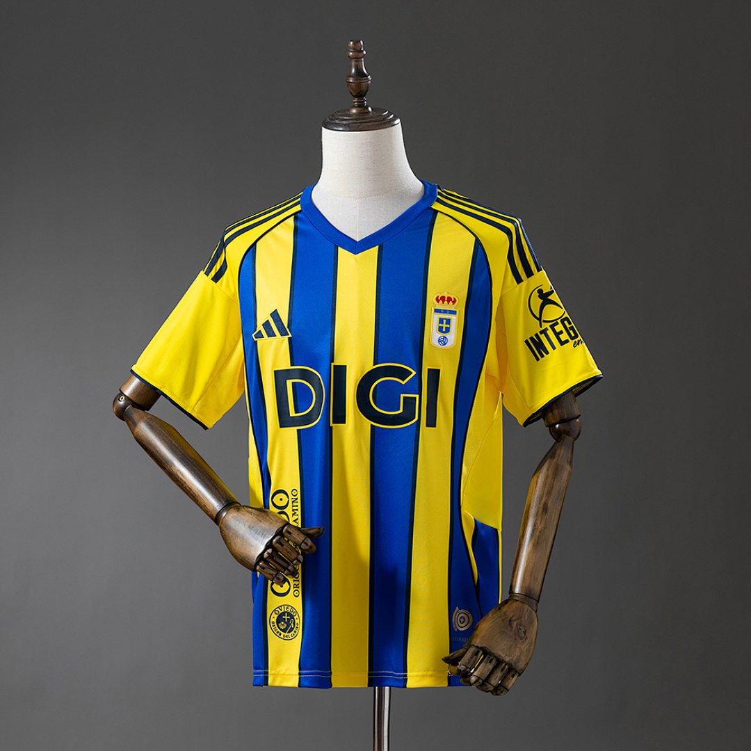 Camiseta Real Oviedo 2023/24 Visita — detalle escudo