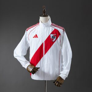 Camiseta River Plate 2024/25 Cortaviento Local - detalle escudo