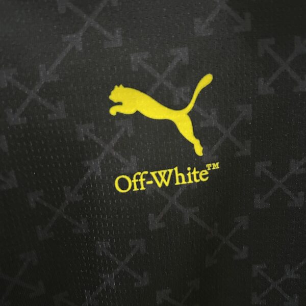 Camiseta AC Milan 2024/25 Edición Especial Diavoli Niño - detalle escudo