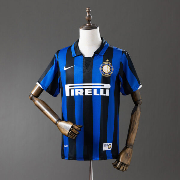 Camiseta Inter de Milán 1997/98 Retro Local - detalle escudo
