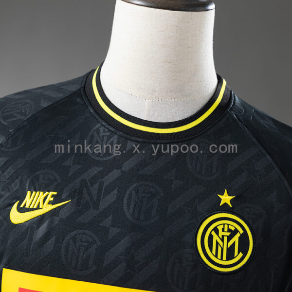 Camiseta Inter Milan 2019/20 Tercera - detalle escudo