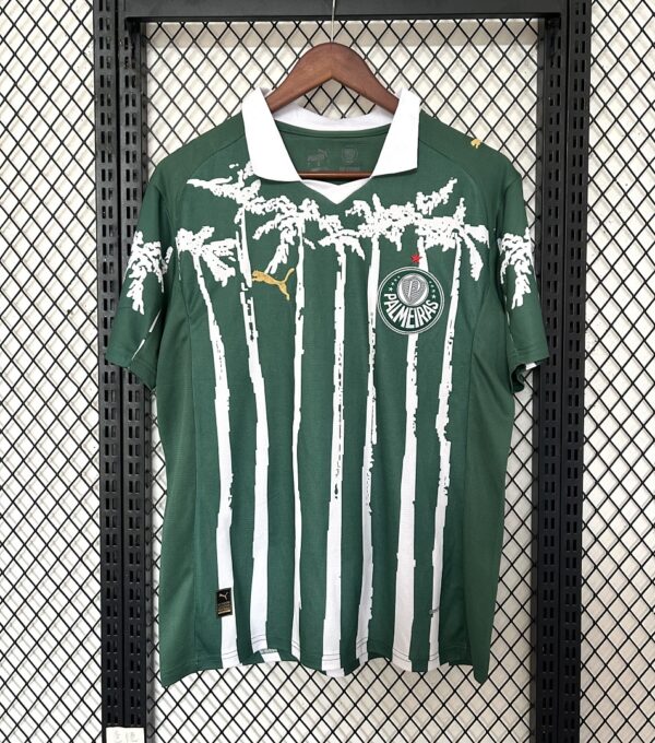 Camiseta Palmeiras 2023 Edición Especial — detalle manga izquierda con palmeras