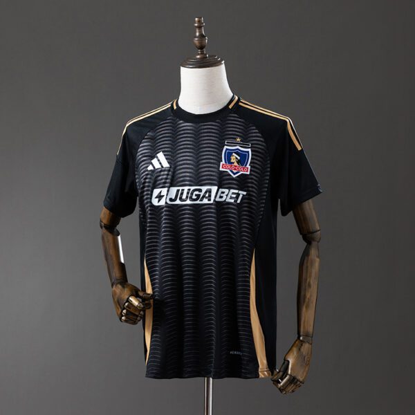 Camiseta Colo Colo 2024/25 Visita - detalle logotipo Adidas