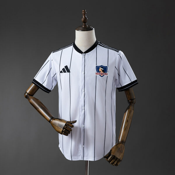 Camiseta Colo Colo 2024/25 Local US Pack - detalle escudo