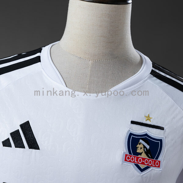 Camiseta Colo Colo 2024 Local Manga Larga - detalle escudo del club