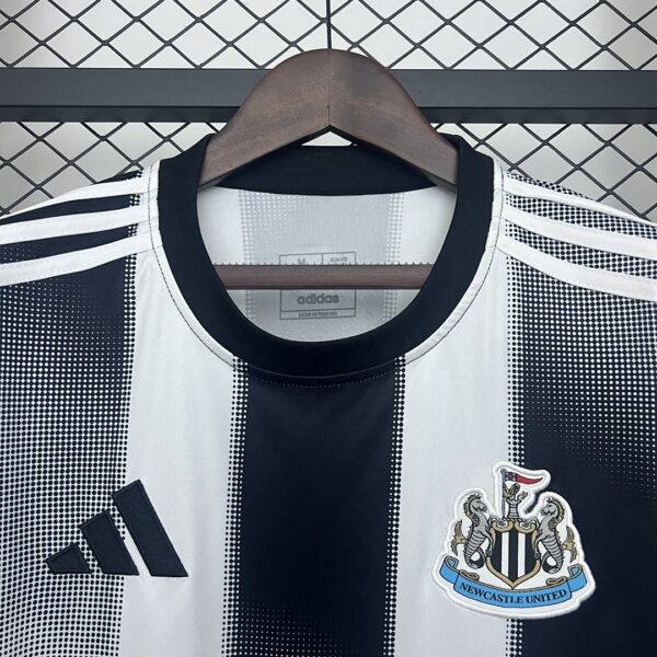 Camiseta Newcastle United 2024/25 Local - detalle