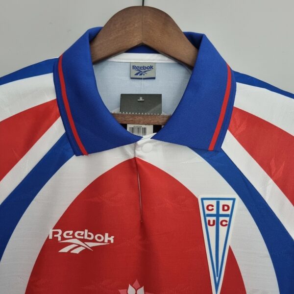 Camiseta Universidad Catolica 1998 Retro Local - detalle escudo