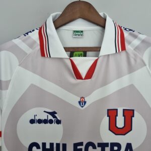 Camiseta Universidad de Chile 1995 Retro Local - detalle escudo
