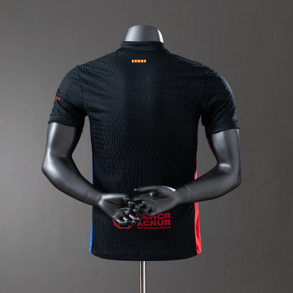 Camiseta FC Barcelona 2023/24 Tercera Edición Especial Cactus Jack Version Jugador — detalle escudo