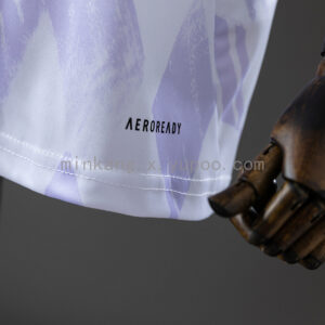Camiseta Manchester United 2023/24 Visita Nino - detalle pantalón corto y escudo