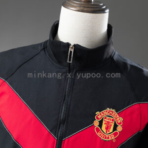 Camiseta Manchester United 2023/24 Cortaviento Entrenamiento - vista frontal