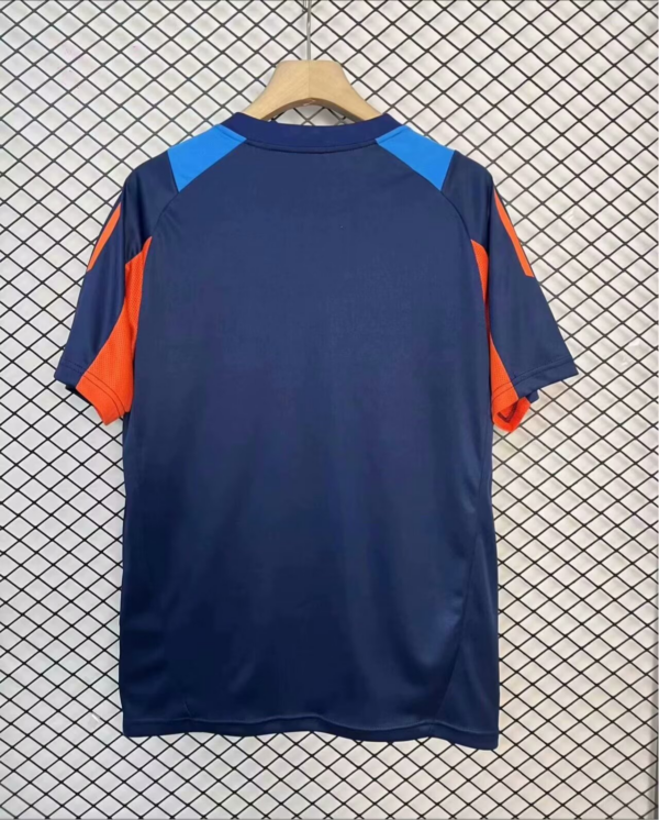 Camiseta Universidad de Chile 2024/25 Entrenamiento - en perchero