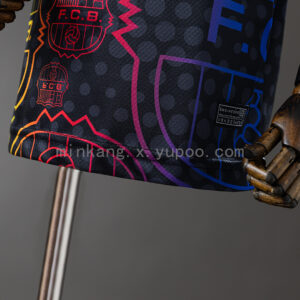 Camiseta Barcelona 2023/24 Entrenamiento — detalle escudo