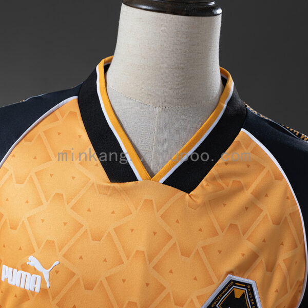 Camiseta Wolverhampton Wanderers 1996/97 Retro Local - detalle escudo del club