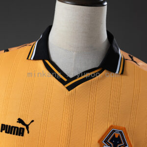 Camiseta Wolves 1988/89 Retro Local Manga Larga - detalle escudo