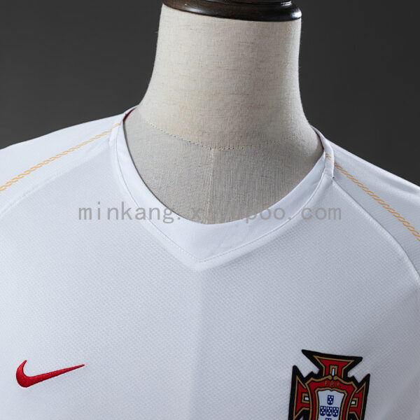 Camiseta Portugal 2006 Tercera Retro - detalle escudo y logo