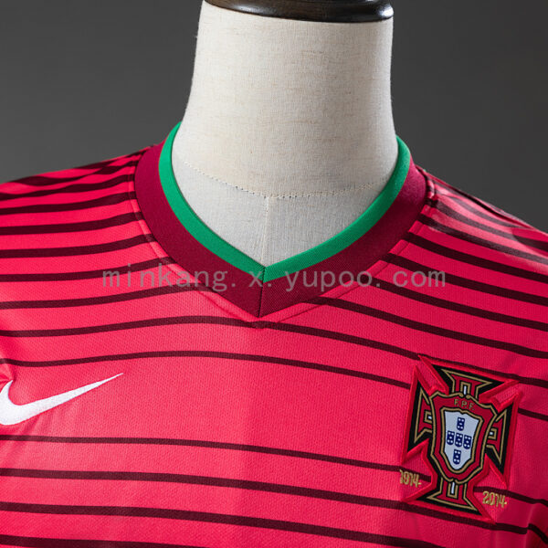 Camiseta Portugal 2014 Retro Local - detalle escudo