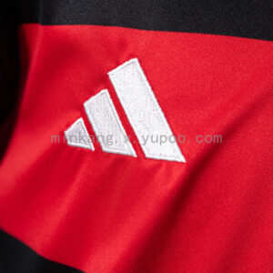 Camiseta Flamengo 2024/25 Local — detalle franja roja