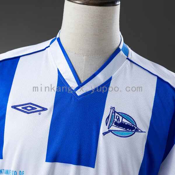 Camiseta Deportivo Alavés 2001/02 Local - detalle escudo