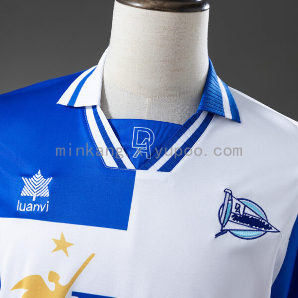 Camiseta Deportivo Alavés 1999/2000 Retro Local - detalle escudo
