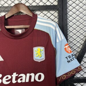 Camiseta Aston Villa 2024/25 Local - detalle escudo