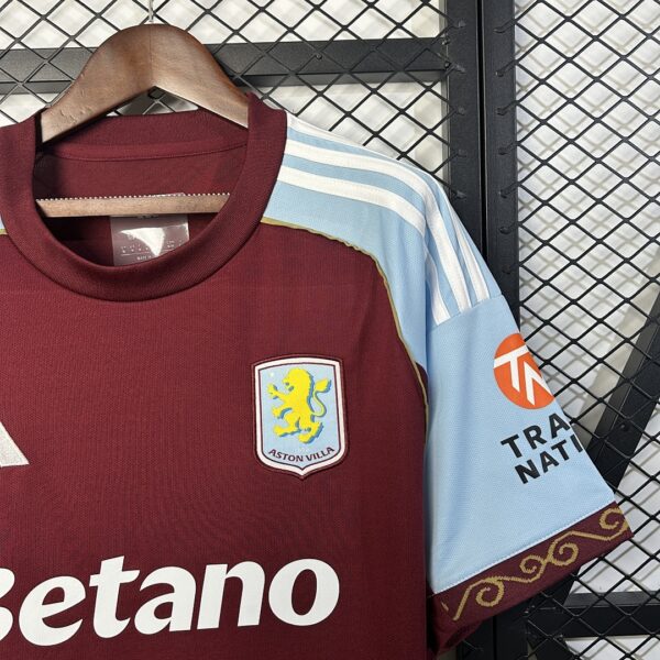 Camiseta Aston Villa 2024/25 Local - detalle escudo