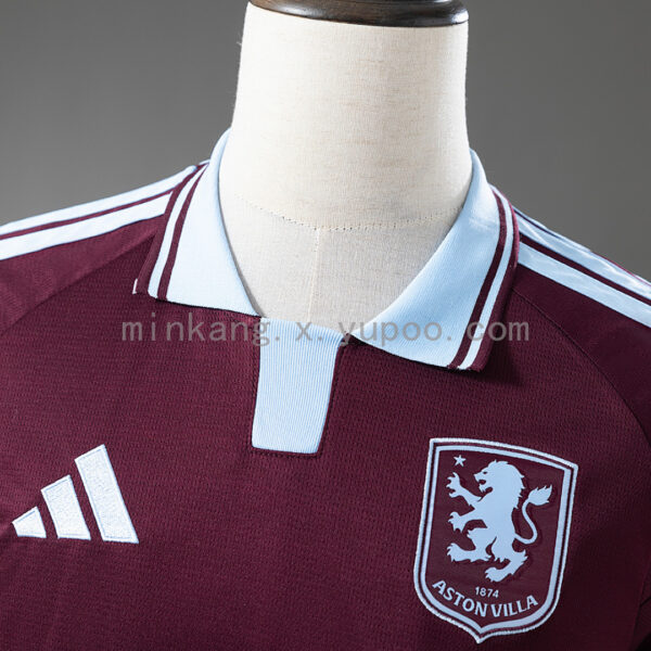 Camiseta Aston Villa 2024/25 Local - detalle escudo