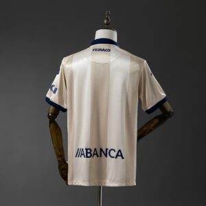 Camiseta Deportivo La Coruña 1999/2000 Retro Edición Especial — detalle escudo club