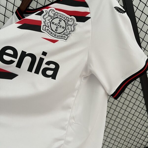 Camiseta Bayer Leverkusen 2023/24 Local - detalle