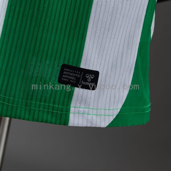 Camiseta Real Betis 2023/24 Local Versión Jugador — detalle escudo