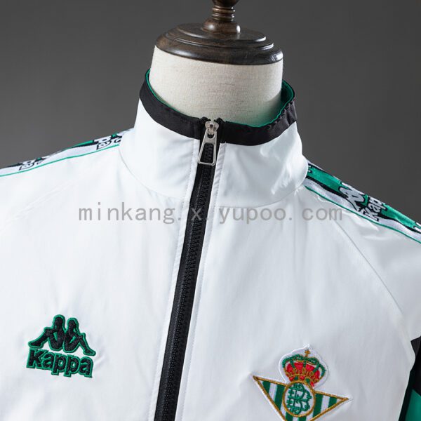 Camiseta Real Betis 2024/25 Cortaviento — detalle escudo