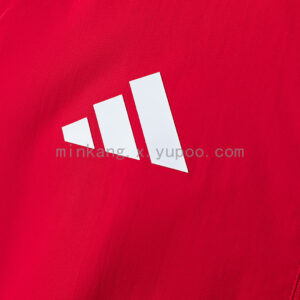 Camiseta Sevilla FC 2024/25 Cortaviento Local — detalle escudo