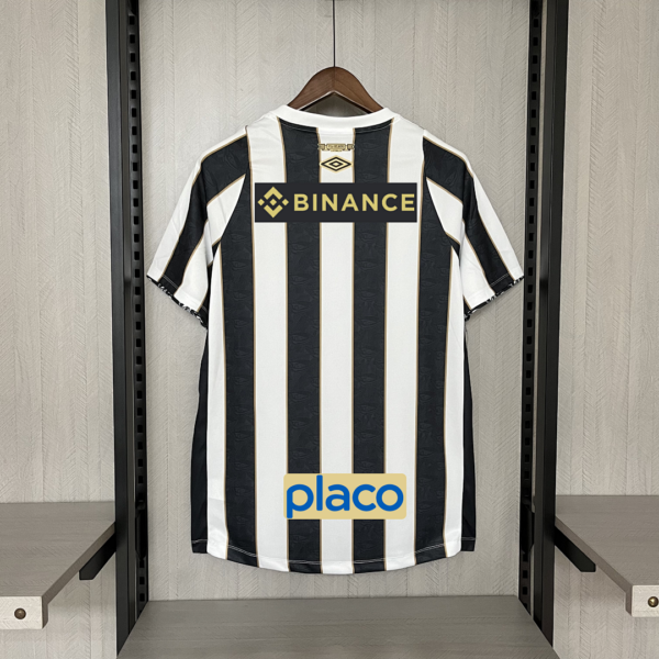 Camiseta Santos 2023 Visita — detalle manga izquierda