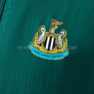 Camiseta Newcastle United 2023/24 Cortaviento Verde - detalle del dobladillo elástico