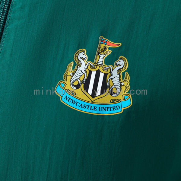 Camiseta Newcastle United 2023/24 Cortaviento Verde - detalle del dobladillo elástico