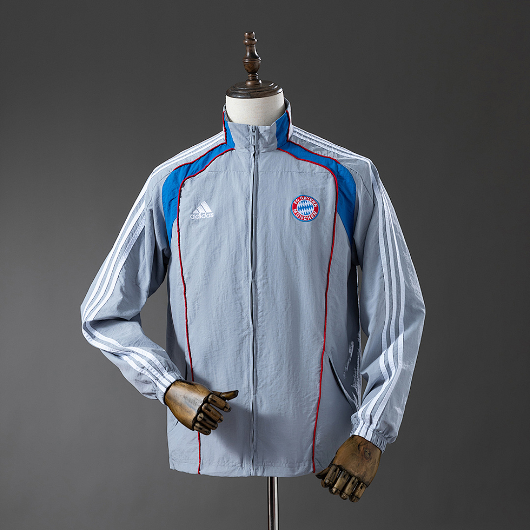 Camiseta Bayern Munich 2023/24 Cortaviento - detalle escudo