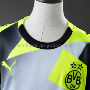 Camiseta Borussia Dortmund 2023/24 Visita - detalle de las mangas