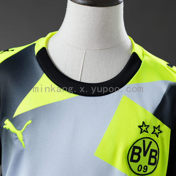 Camiseta Borussia Dortmund 2023/24 Visita - detalle de las mangas