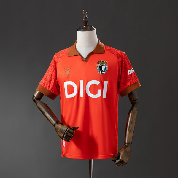 Camiseta Burgos CF 2023/24 Tercera — detalle escudo