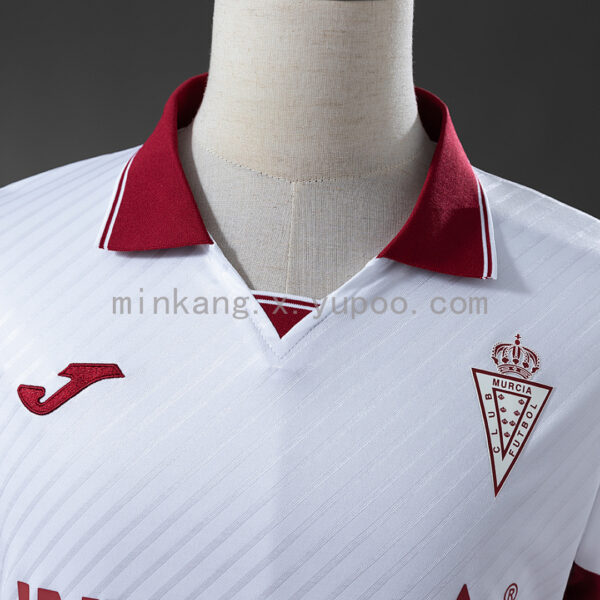 Camiseta Real Murcia 2022/23 Visita — detalle escudo