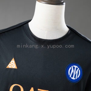Camiseta Inter Milan 2022/23 Pre-Partido - detalle escudo