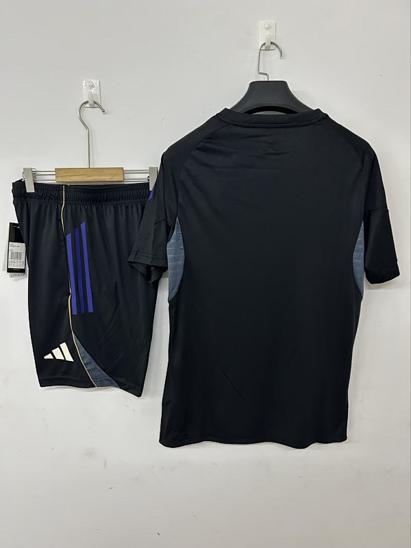 Camiseta Olympique de Lyon 2023/24 Entrenamiento Manga Larga - detalle escudo