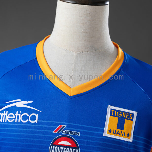 Camiseta Tigres UANL 2006 Retro Local - detalle escudo