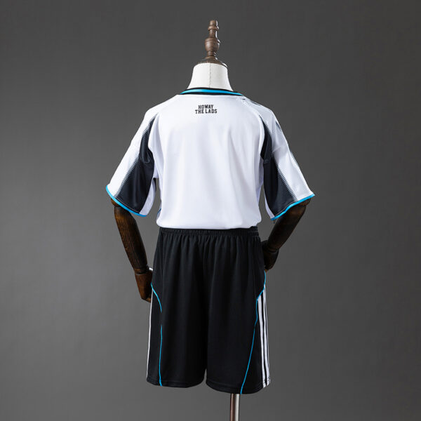 Camiseta Newcastle 2005/06 Retro Local - detalle manga