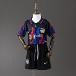 Camiseta Barcelona 2023/24 Edición Especial — detalle escudo
