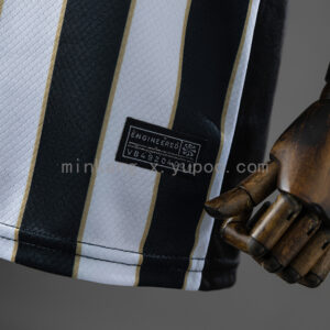 Camiseta Atlético Mineiro 2023/24 Local — vista en maniquí