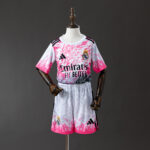 Camiseta Real Madrid Edición Especial Dragón Blanco y Rosa - vista frontal