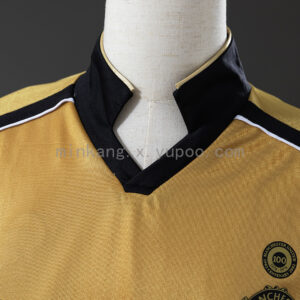 Camiseta Manchester United 2001/02 Retro Aniversario Manga Larga - detalle hombro y franja lateral
